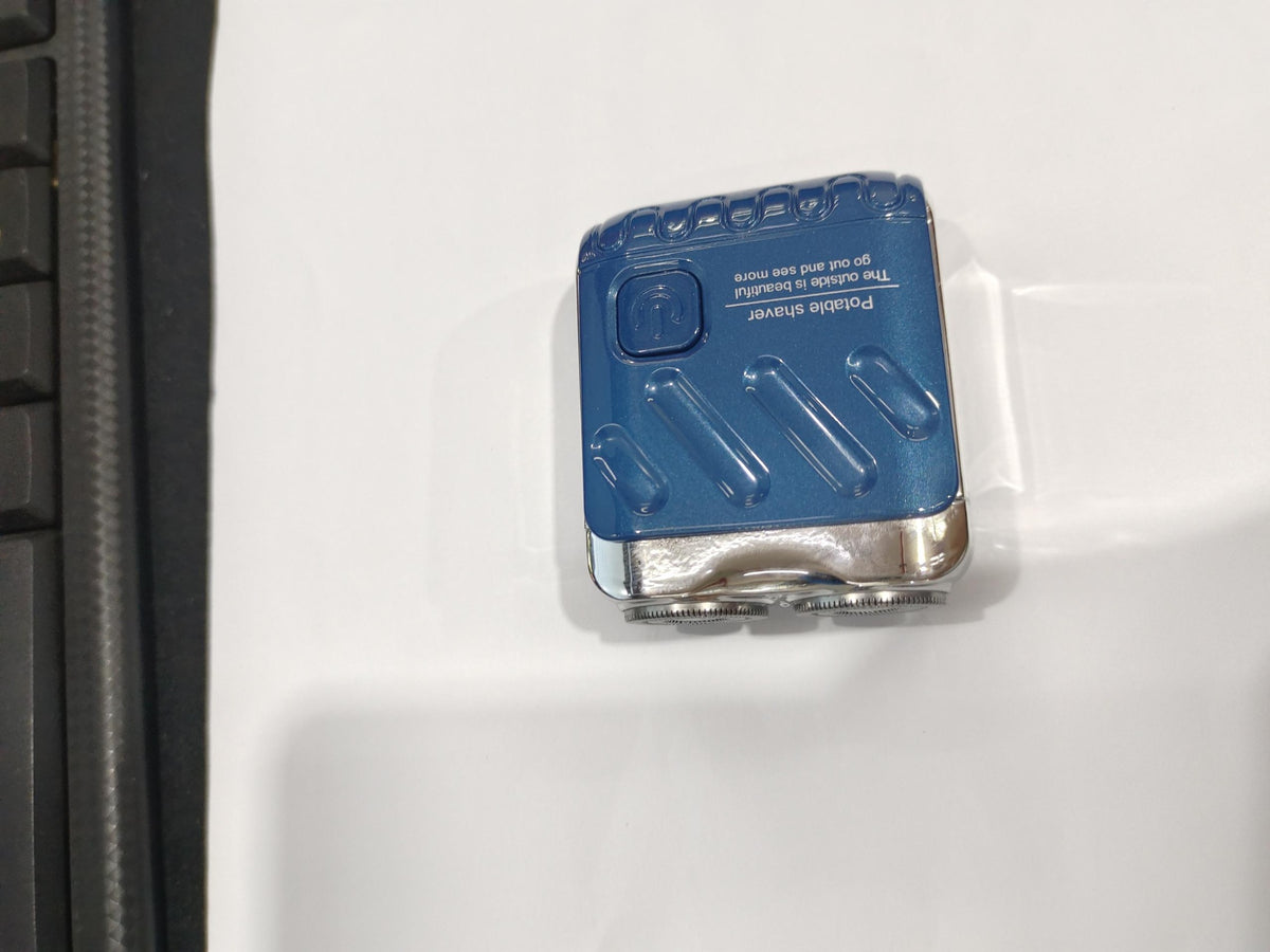 Mini rechargeable rotary travel shaver, view 12